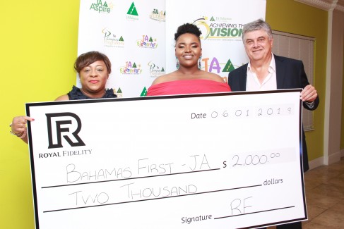 RF Awards $5,000 To Junior Investors